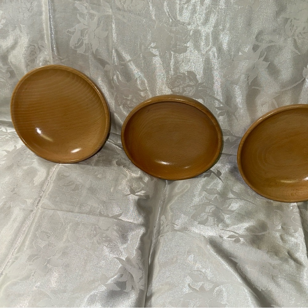 Beautiful Japan soup salad, cereal, rice  bowls measures 6” new without tags.